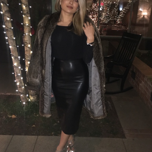 Luxurious Brown Fur Coat - 100% Raccoon Fur - Picture 8 of 15